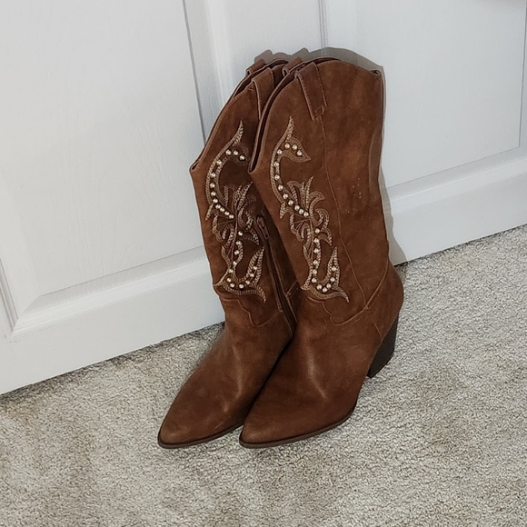 ARULA EUC Embellished Brown Heeled Boots for Women - Picture 4 of 4